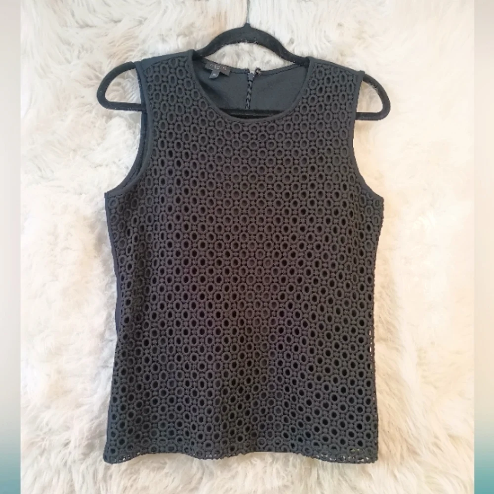 Talbots Petites Black Sleeveless Crochet Front Circle Design Tank Top Size SP - Picture 6 of 11